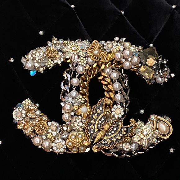 Luxury Design Repurposed Vintage Jewelry Framed 3D Mixed Media Wall Art - Picture 3 of 17